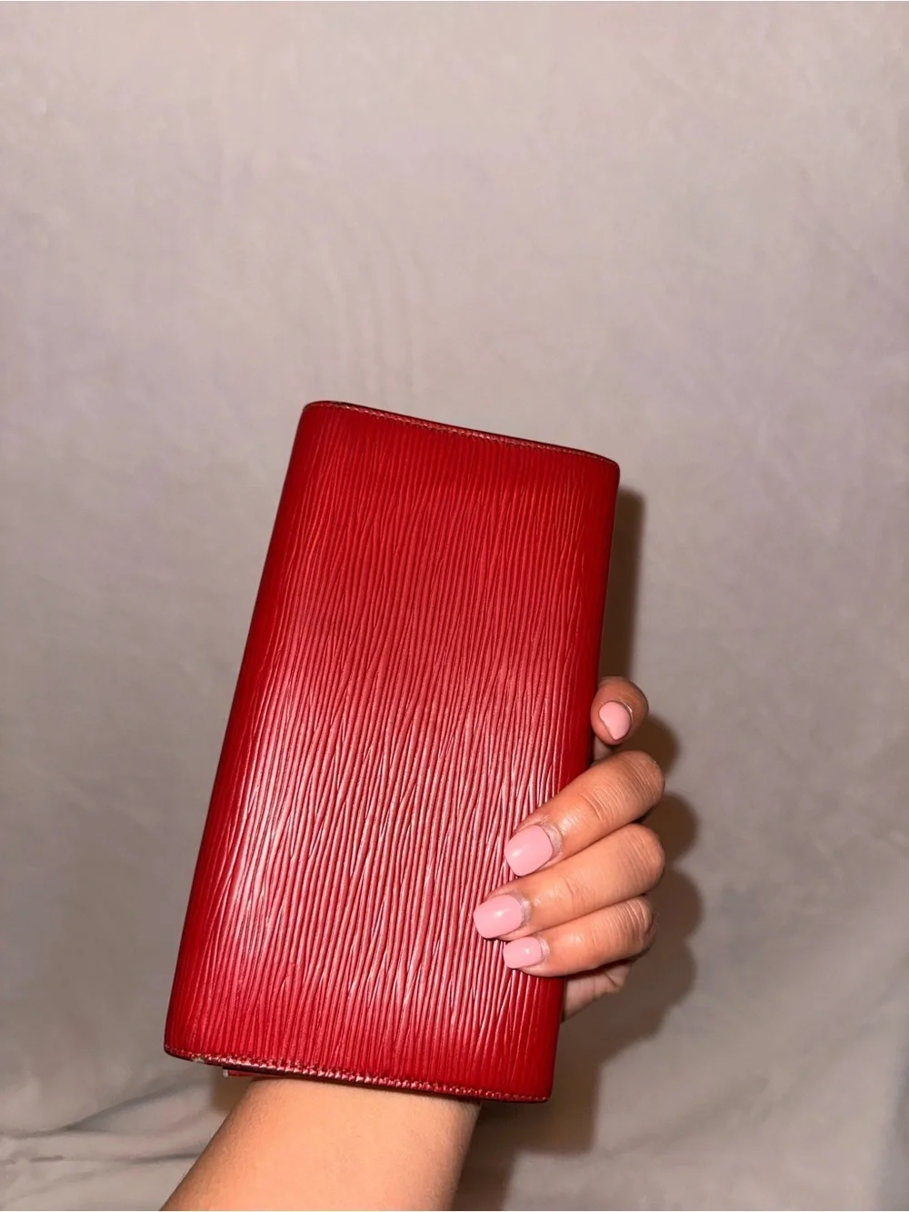Louis Vuitton must discoloration sense